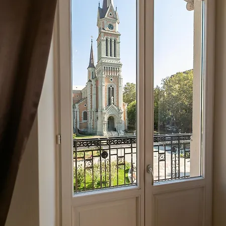 Apartament Bakats Ter With Balcony Overlooking Church Square *