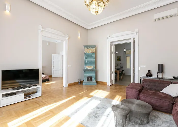 Bakats Ter With Balcony Overlooking Church Square * Budapeşte