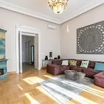 Apartmán Bakats Ter With Balcony Overlooking Church Square