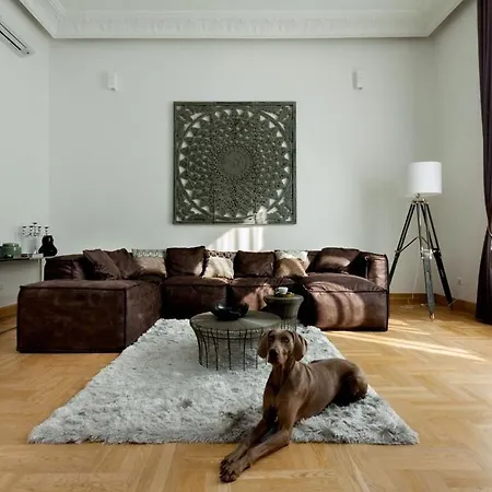 Bakats Ter With Balcony Overlooking Church Square Apartmán