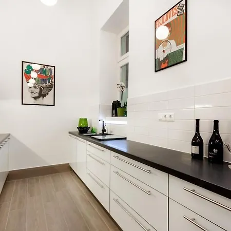 Apartment Bakats Ter With Balcony Overlooking Church Square *