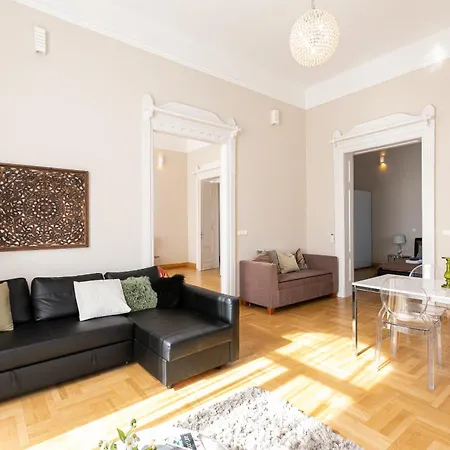 Apartment Bakats Ter With Balcony Overlooking Church Square