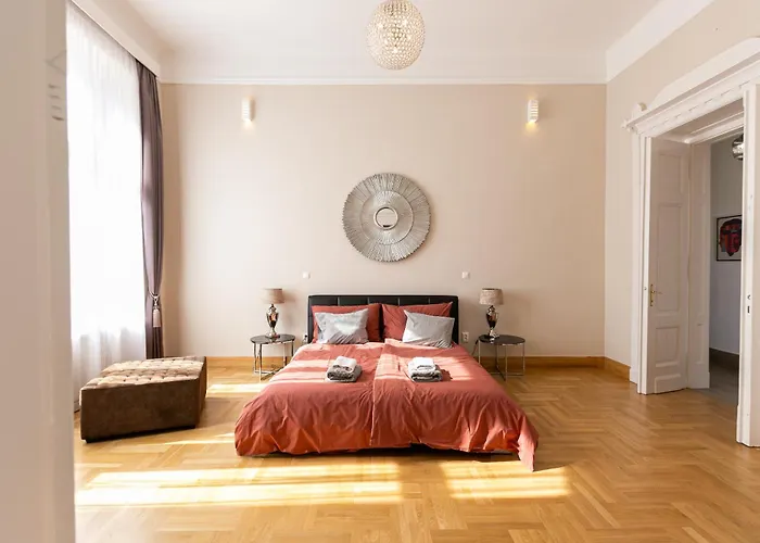 Bakats Ter With Balcony Overlooking Church Square Апартаменты *