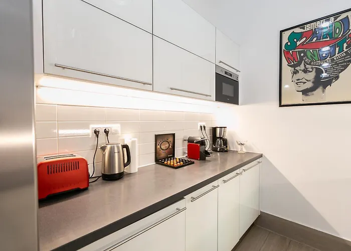Bakats Ter With Balcony Overlooking Church Square Apartment *