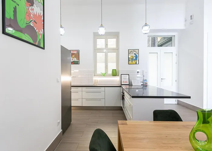 Апартаменты Bakats Ter With Balcony Overlooking Church Square Будапешт