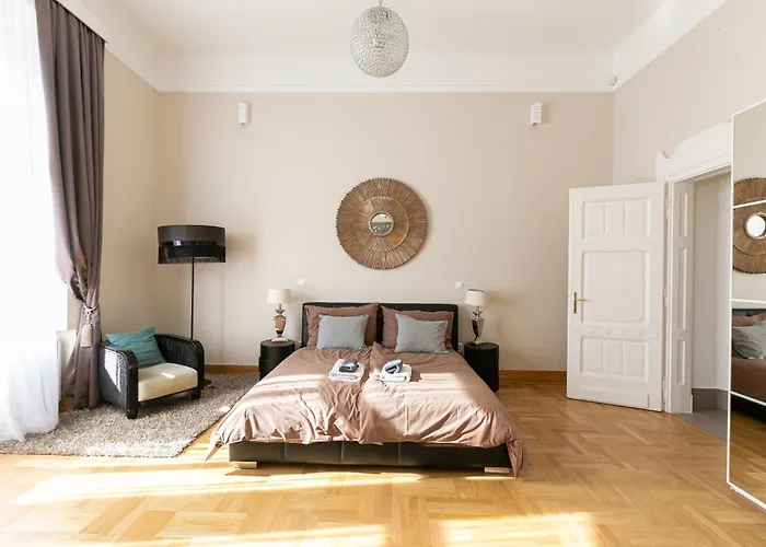 Apartment Bakats Ter With Balcony Overlooking Church Square *