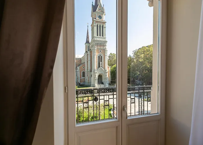 Апартаменты Bakats Ter With Balcony Overlooking Church Square *
